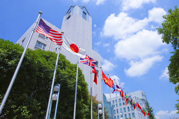 東京国際大学の卒業袴は夢きららへ